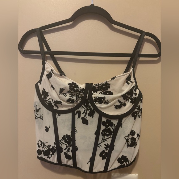 unbranded Tops - Black and White Floral Women's Top